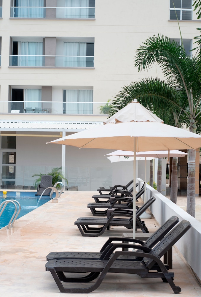 Ciela Hotel & Beach Club 5/22