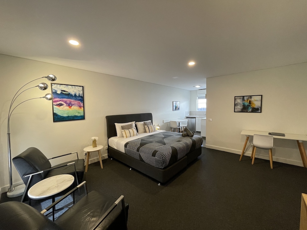 Coastal Motel 25/66
