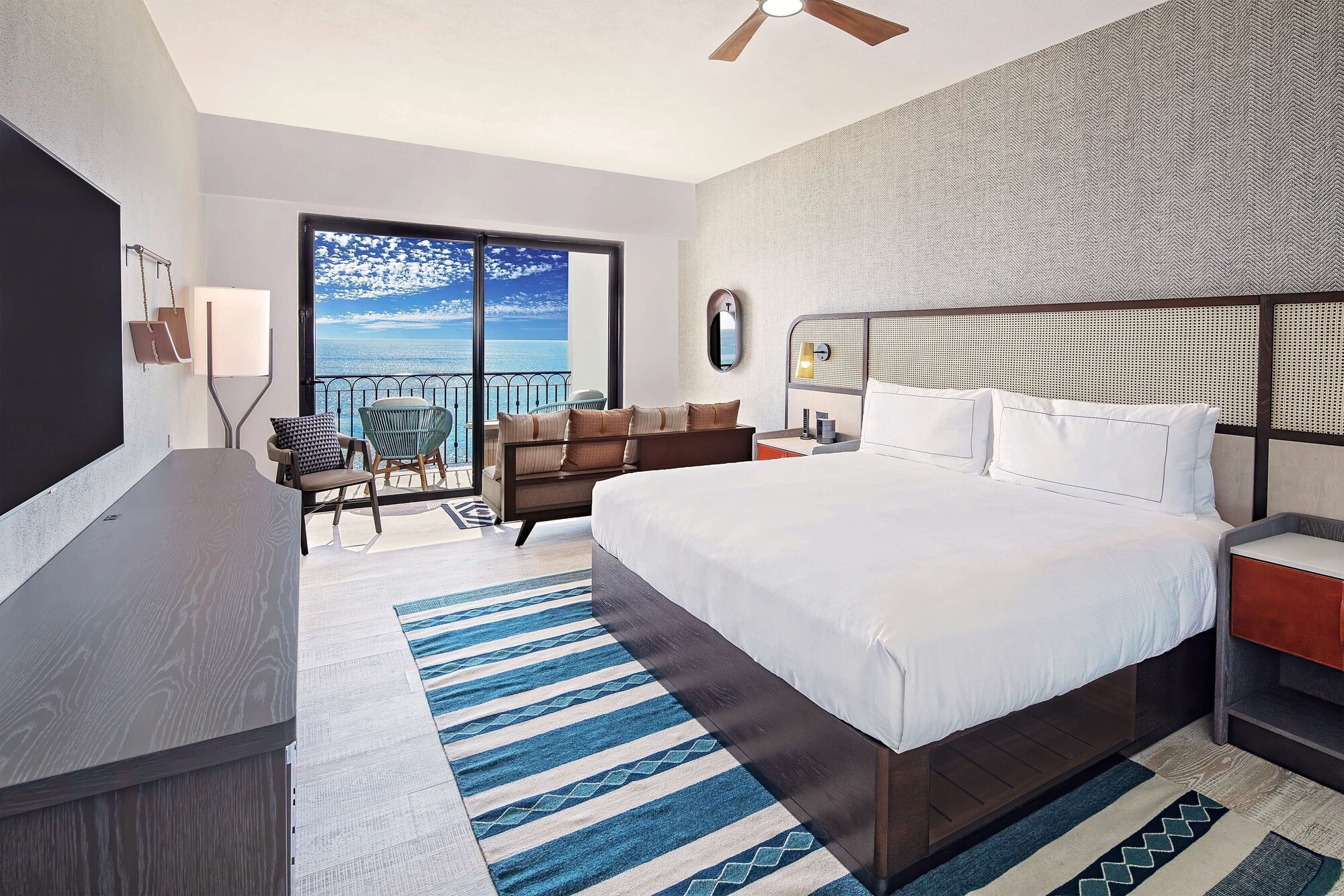 1 BEDROOM, SUITE, KING BED, OCEAN FRONT, ACCESSIBLE