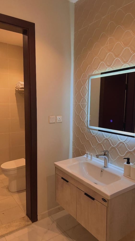 Holiday Plus Mishrifah Apartments 35/36