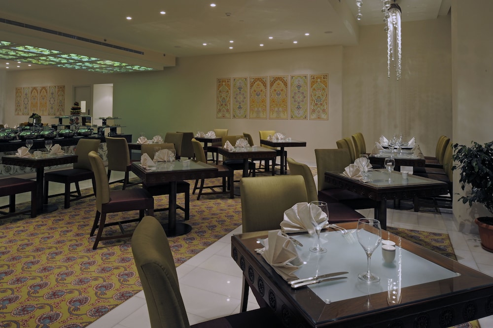DUSHANBE SERENA HOTEL 54/70