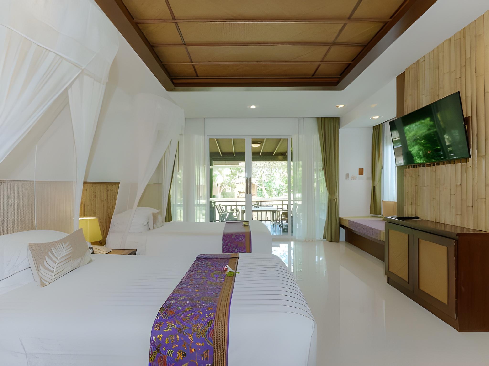 Tropical, Family, Cottage, King and Twin Beds