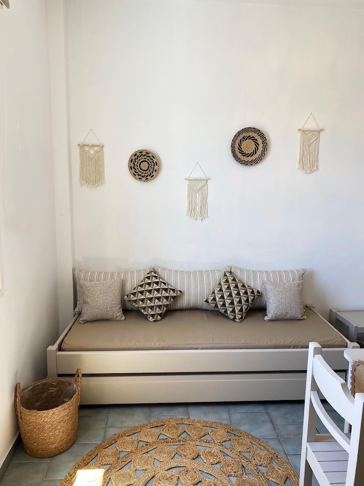 Agnadi Syros Studios & Rooms 30/50