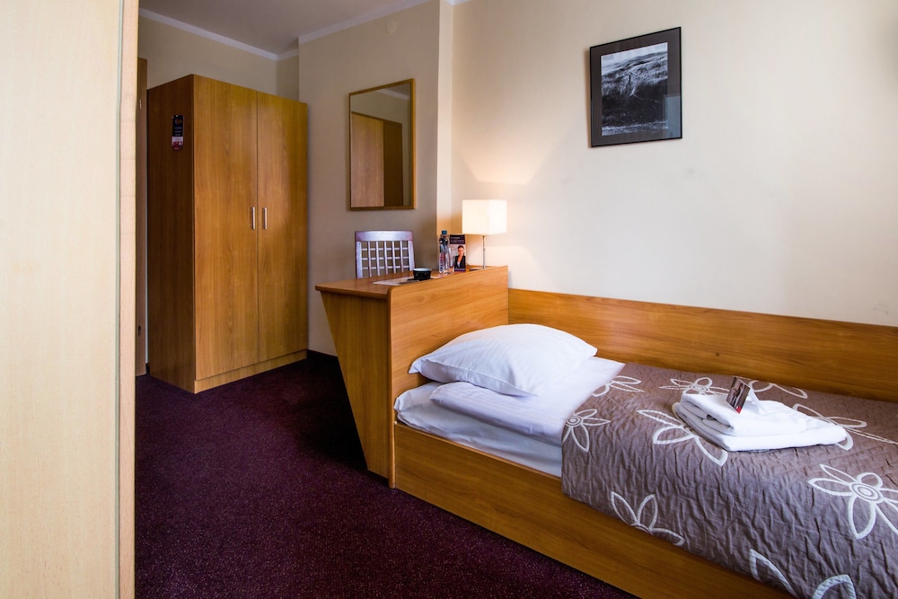 Hotel Diament Zabrze 18/66
