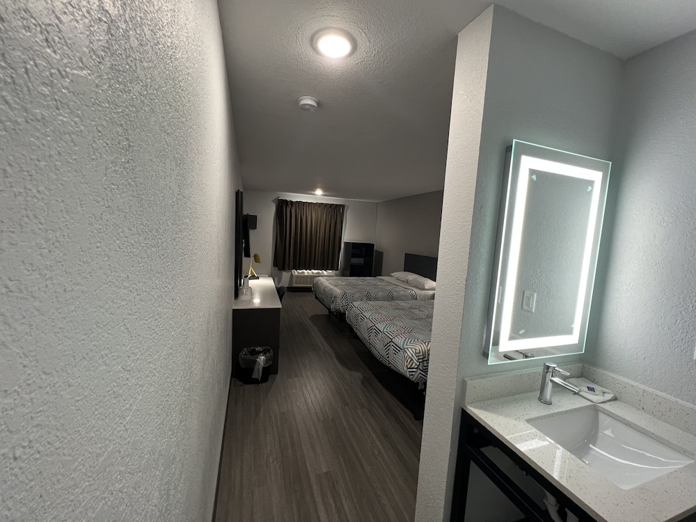 Motel6 Altoona, IA - Des Moines East 28/39