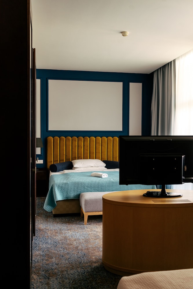 The Hotel Fitzgerald 24/78