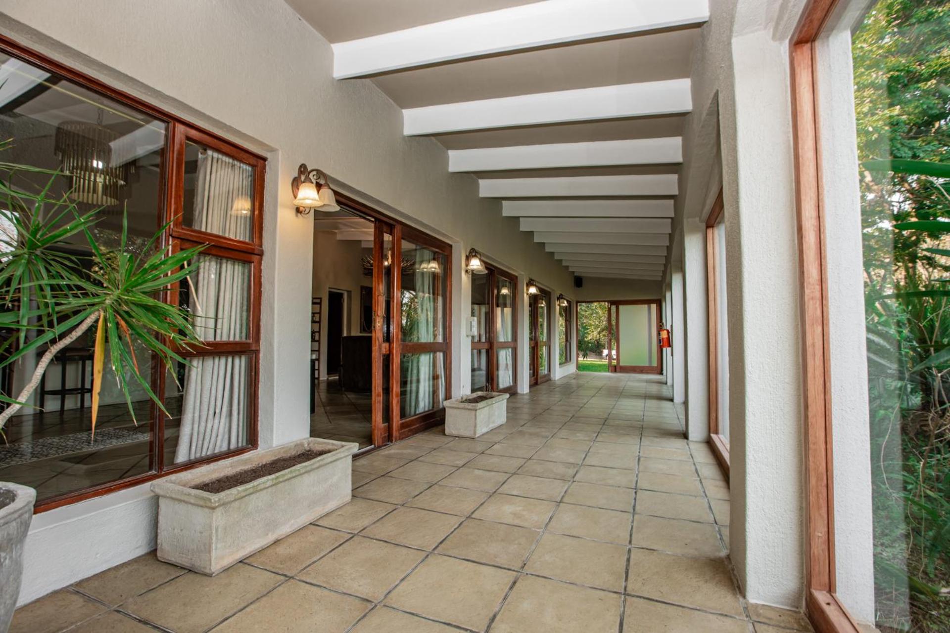 bushbaby valley lodge