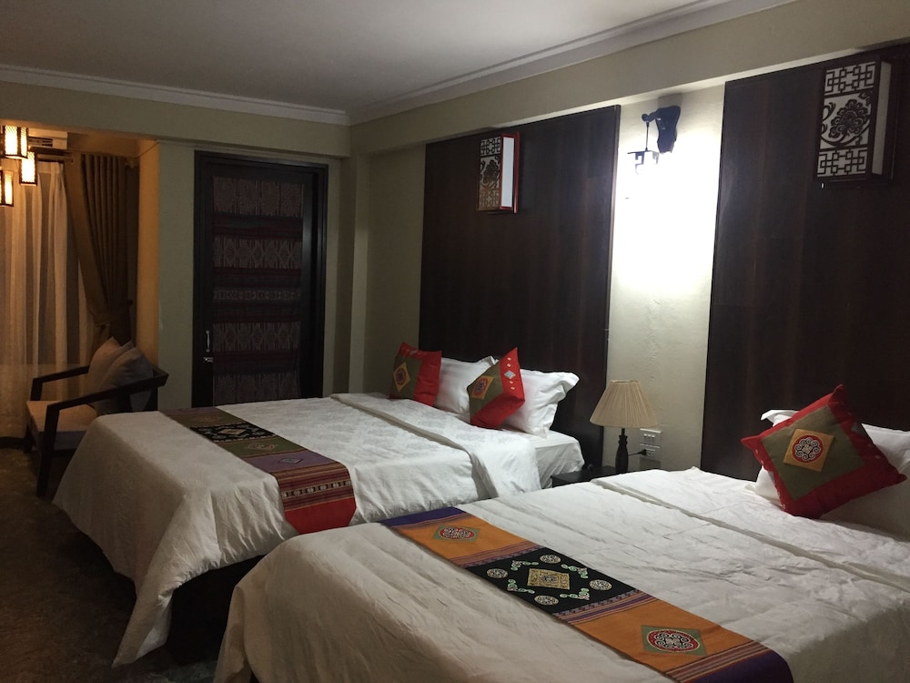 DELUXE, DOUBLE BED