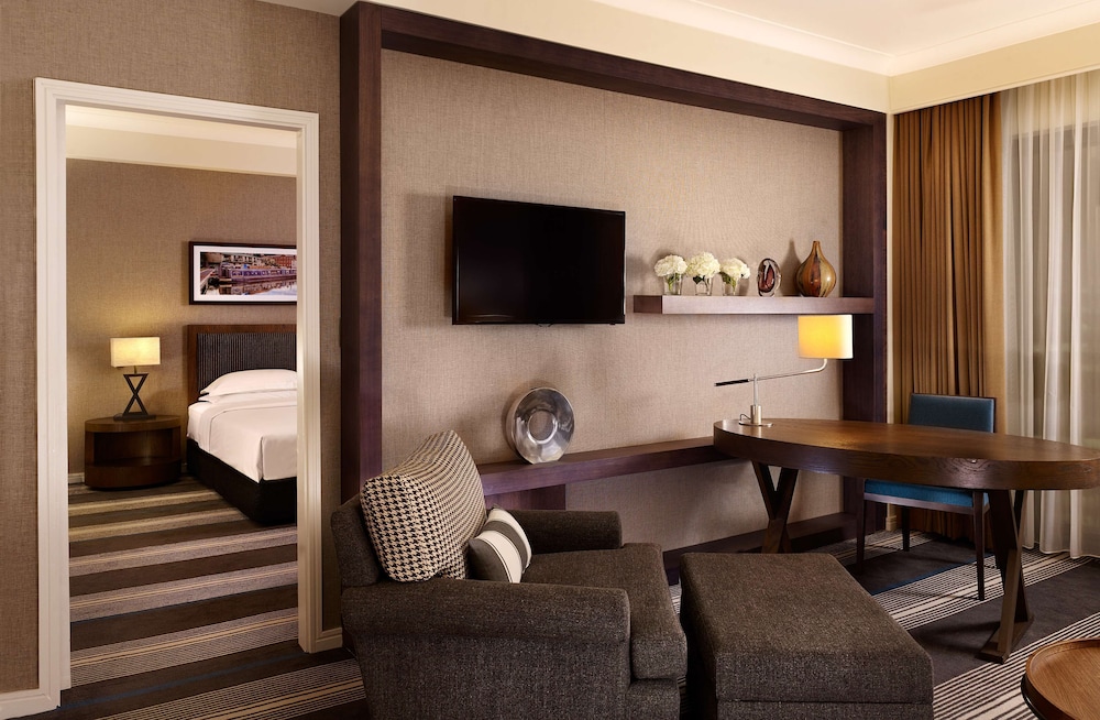 Hyatt Regency Birmingham 48/72