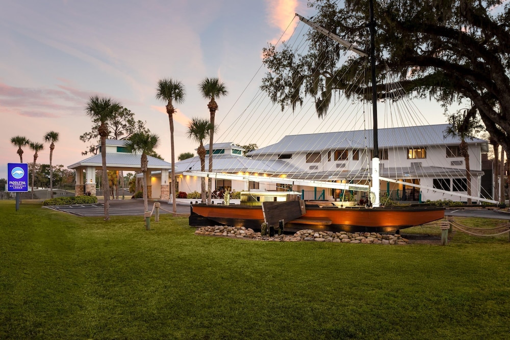 PaddleTail Waterfront Lodge, Trademark Collection by Wyndham 61/67
