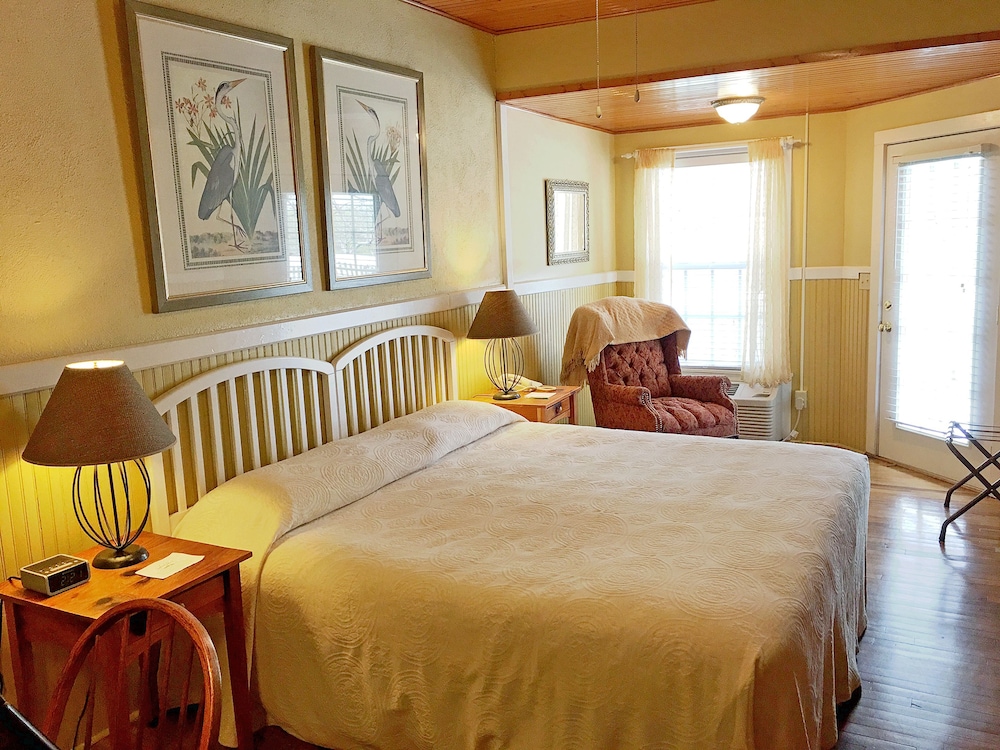 Highland Lake Inn & Resort 17/77