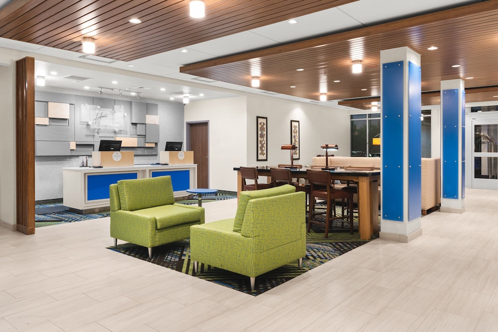 Holiday Inn Express & Suites Suisun City 11/70