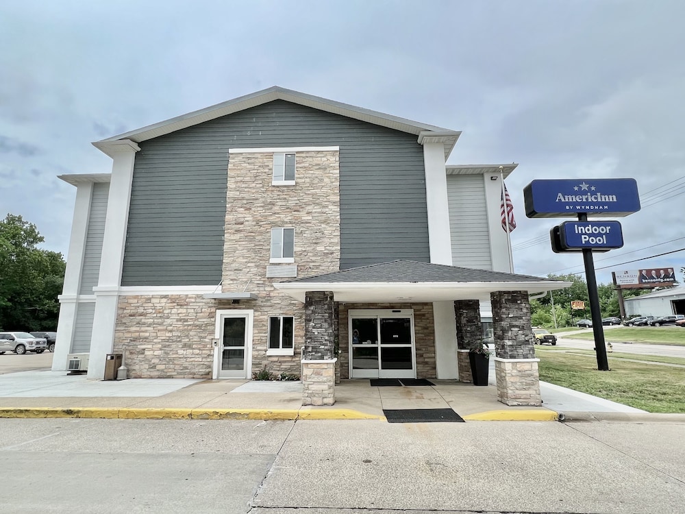 AmericInn by Wyndham Quincy 3/32