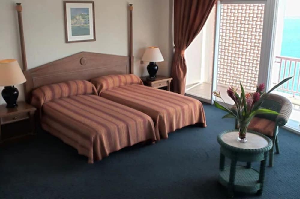 HOTEL LA BATELIERE 14/50