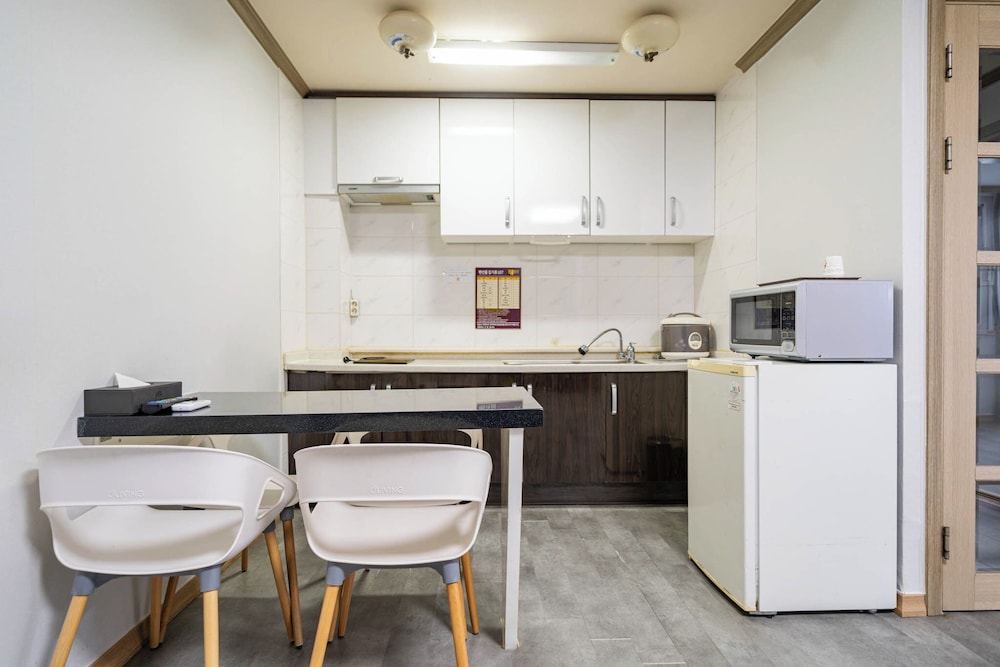 Ritz Motel & Pension 54/71