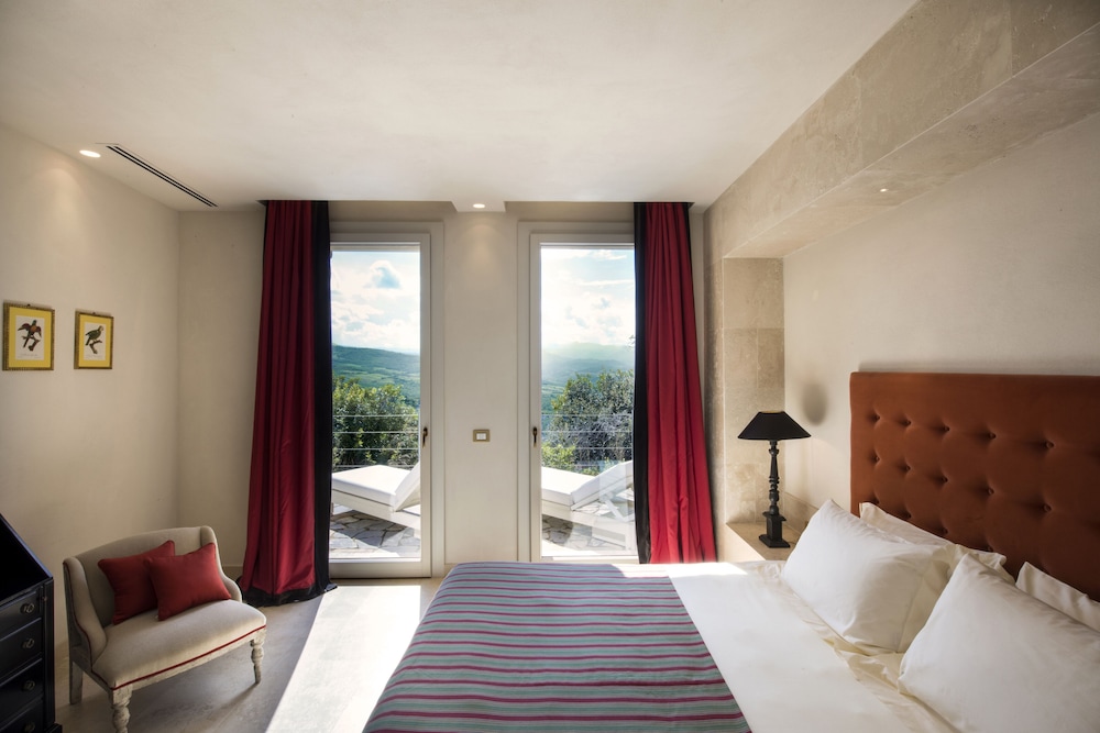 Velona, Suite, King Bed, with View, Sofa