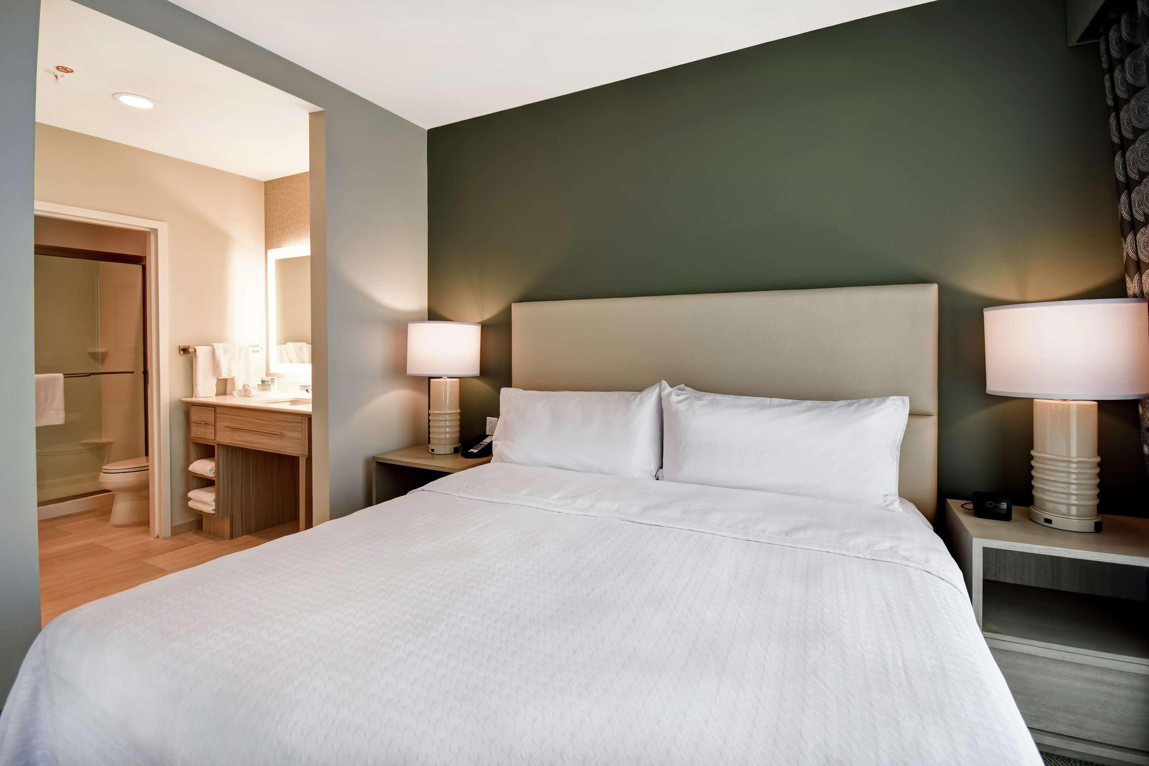 STUDIO, SUITE, KING BED, ACCESSIBLE