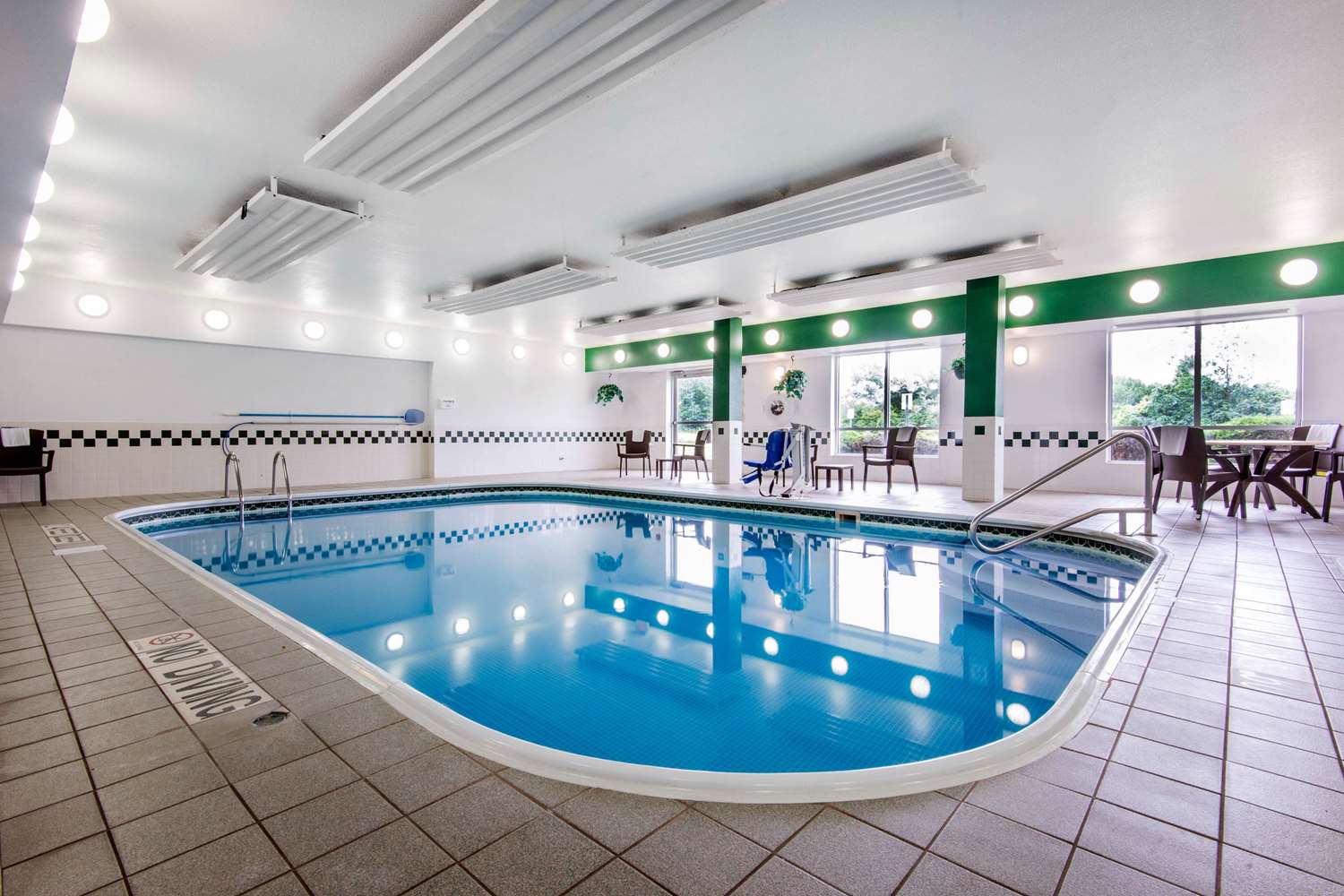 Comfort Suites Rochester Henrietta University Area 13/40