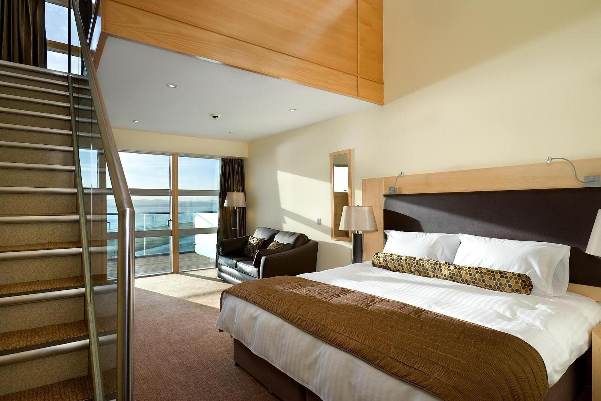 The Bay Hotel 8/39