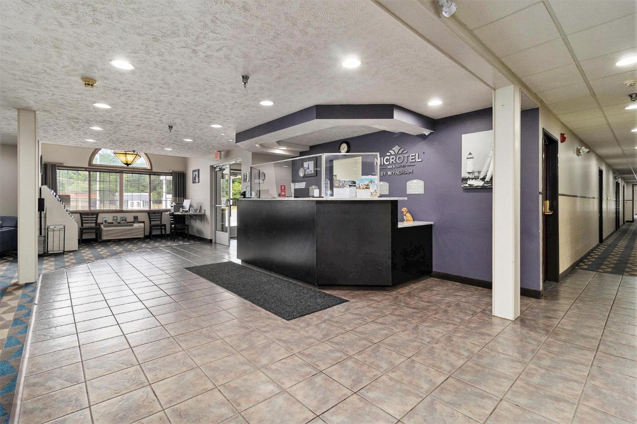 Microtel Inn & Suites by Wyndham Manistee 5/50