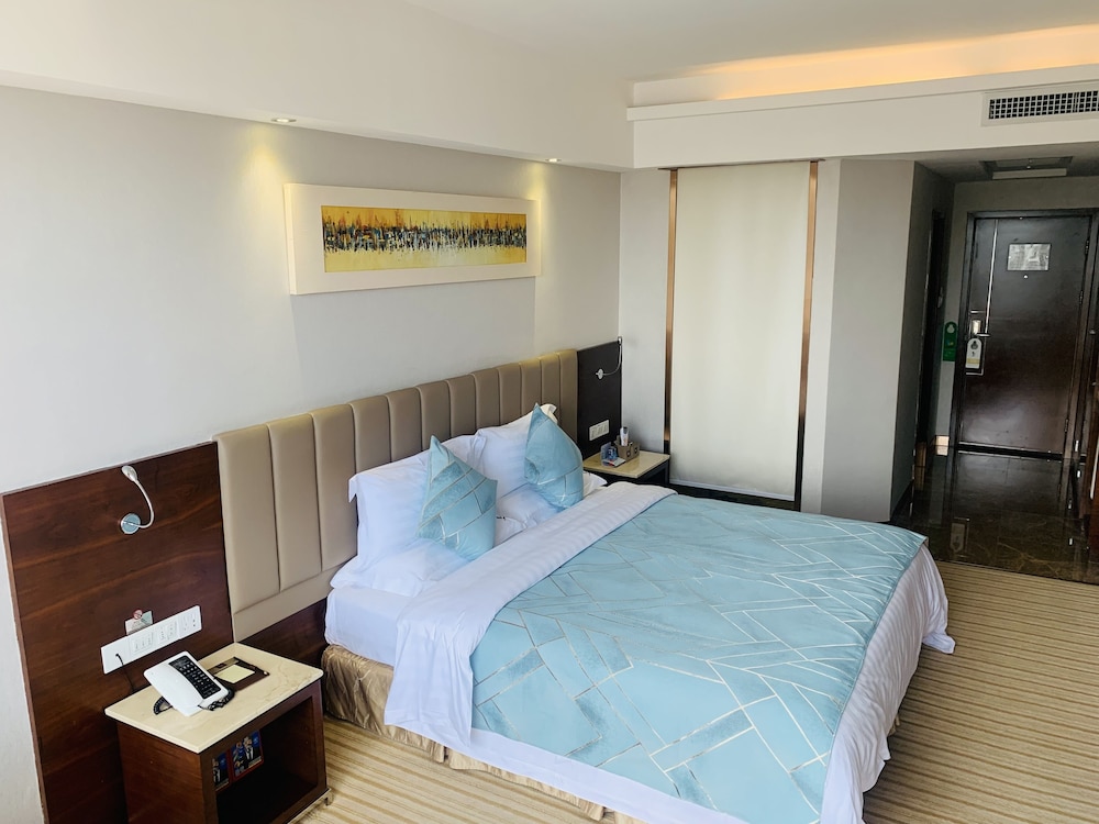 L Hotel Changsheng 39/62