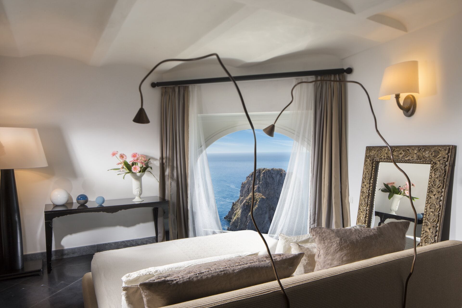 SIGNATURE, ART, SUITE