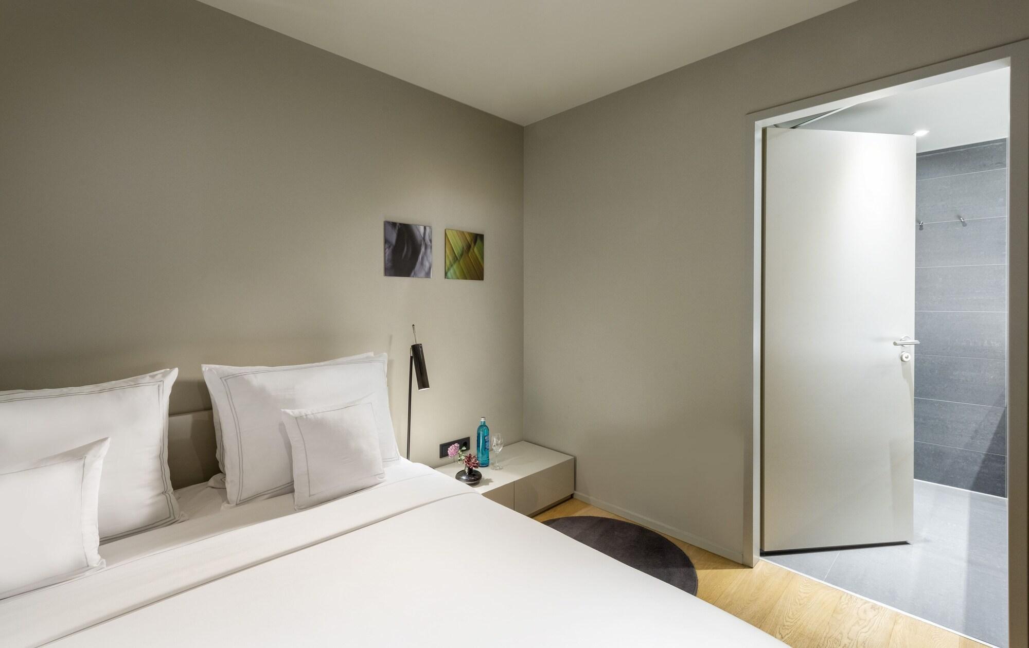 2 Bedrooms, Home, Suite, Sofa, Kitchen