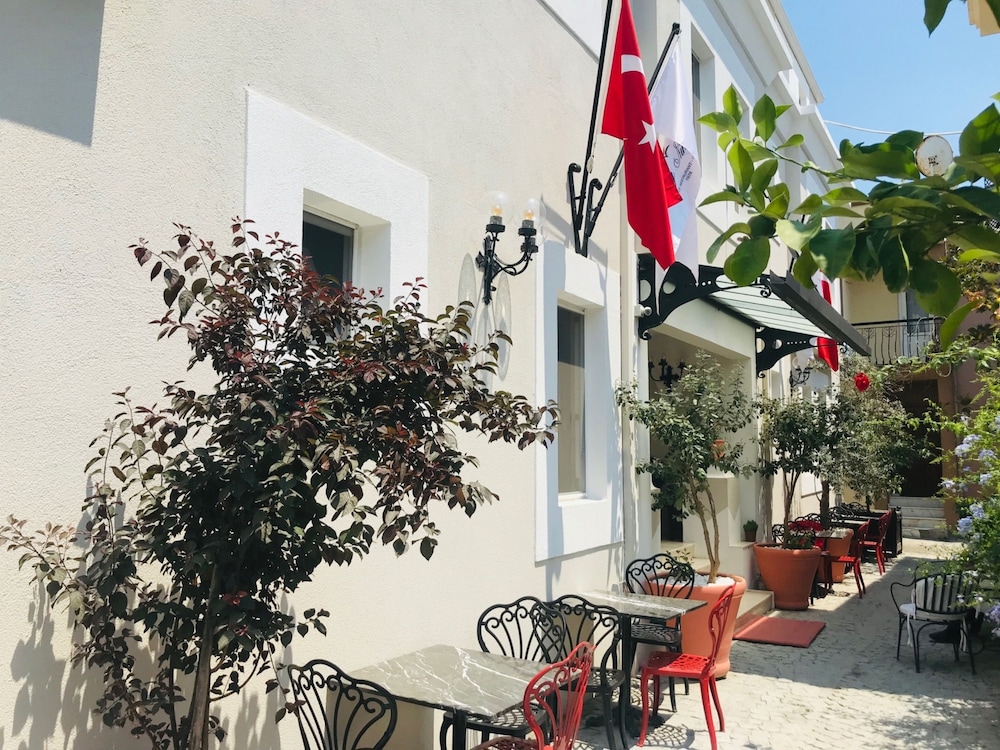 Bay Nihat Lale Hotel 39/41