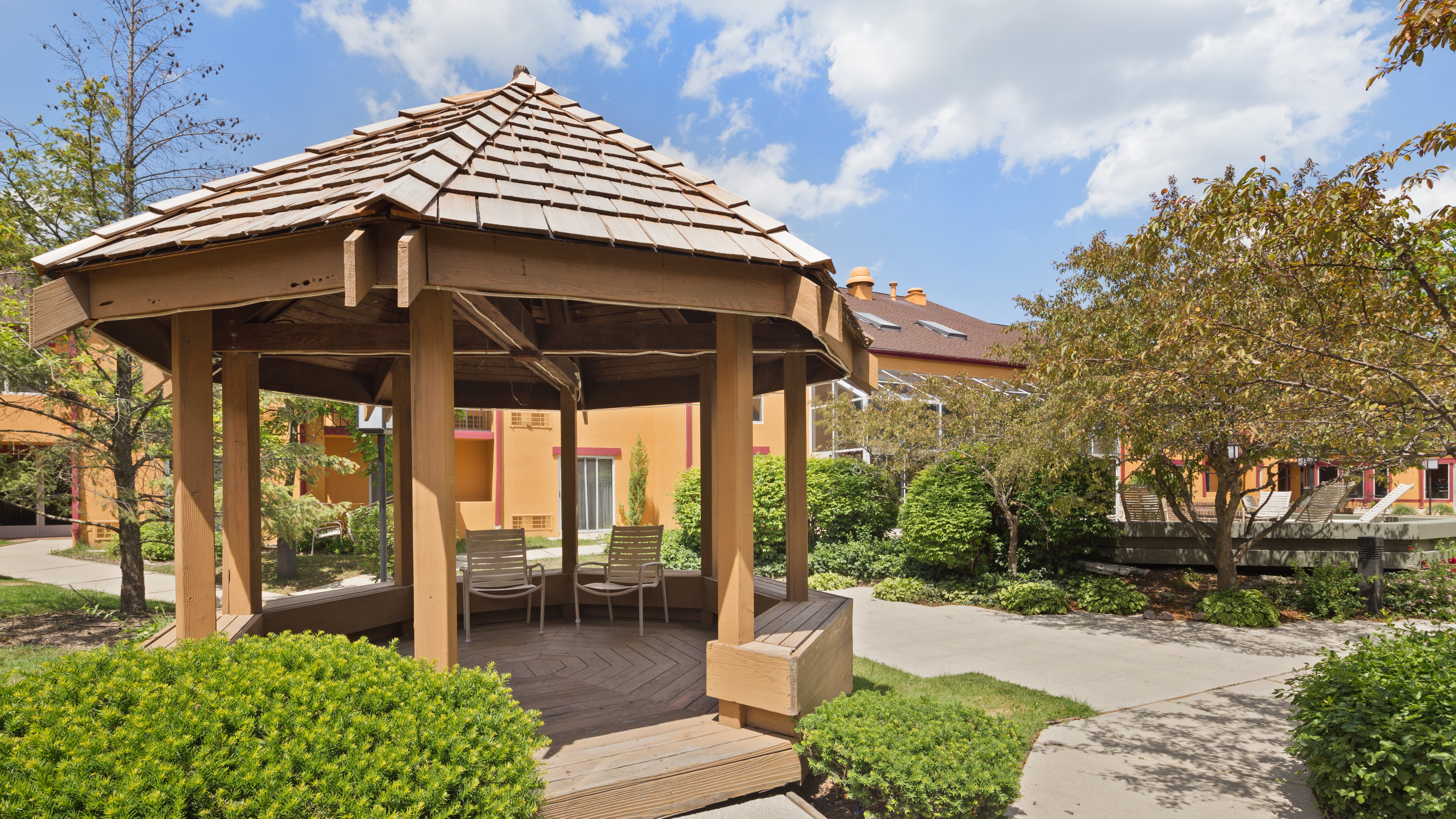 Chicago Club Inn & Suites 3/32