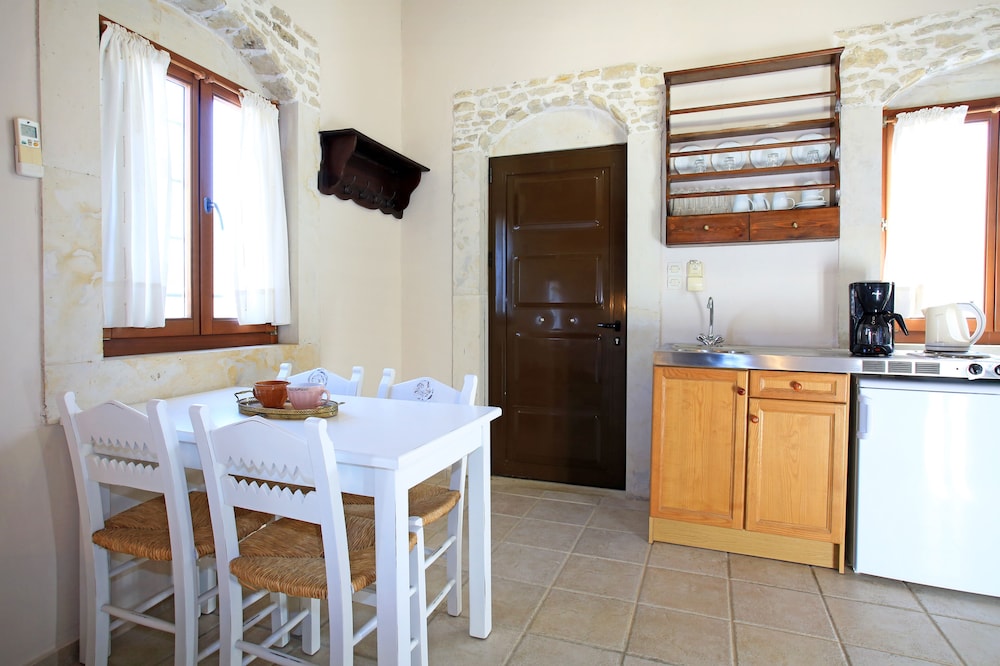 KAMILARI PASIPHAE VILLA 8/60