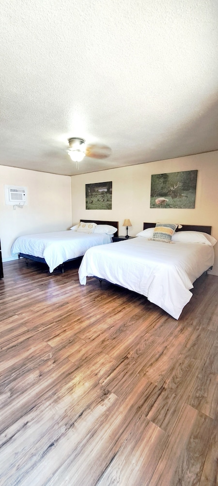 Minecart Motor Lodge 10/38