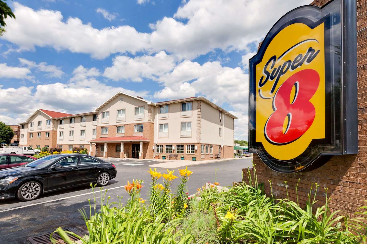 Super 8 by Wyndham Akron S/Green/Uniontown OH 52/57