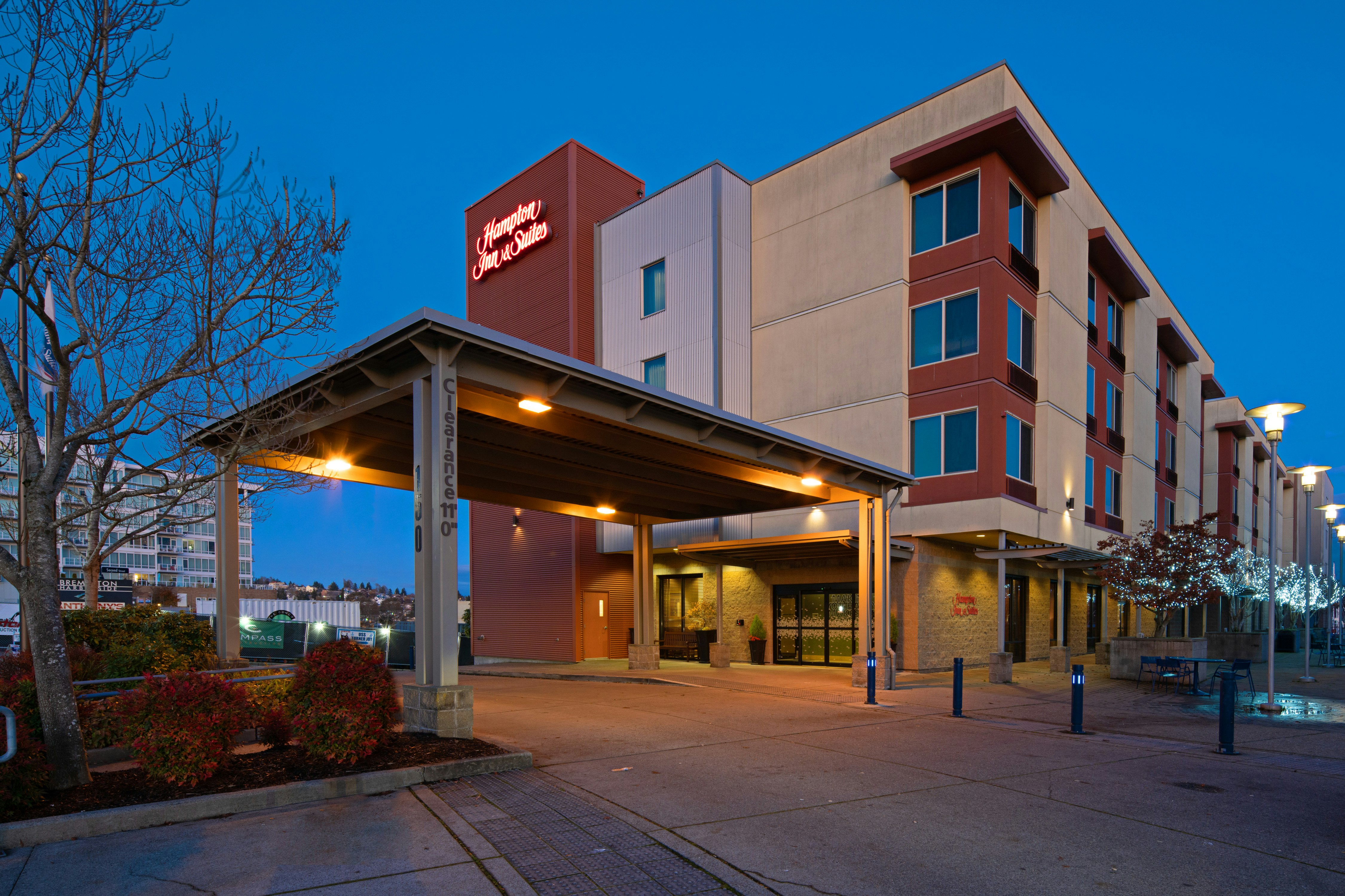 Hampton Inn Suites Bremerton 8/57