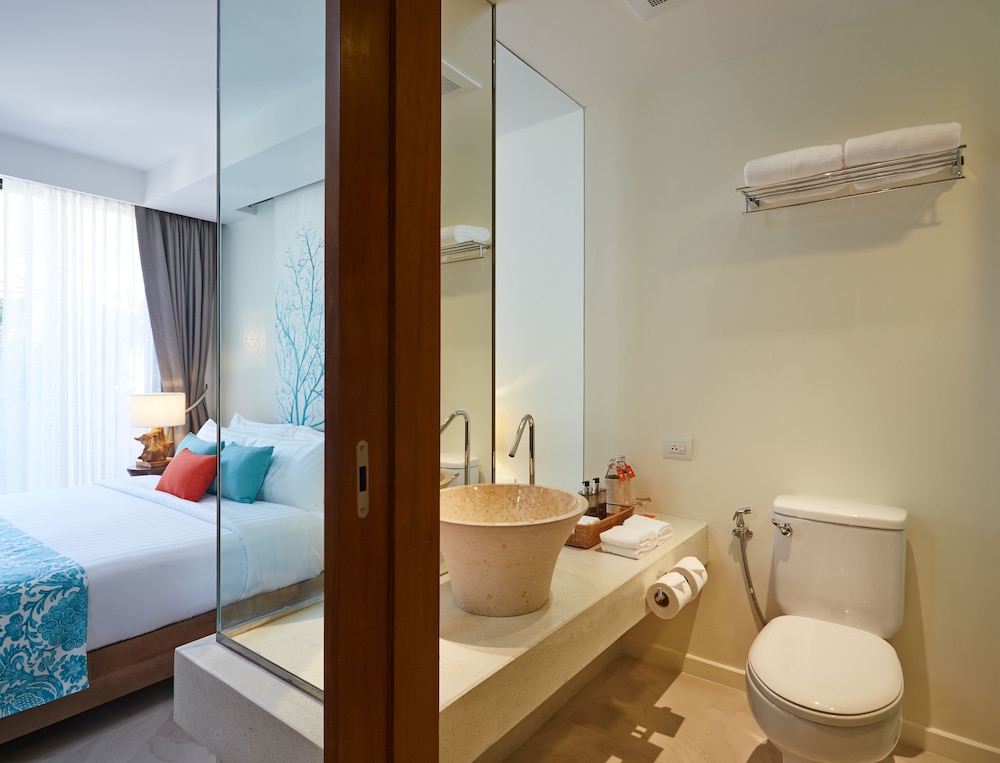 Bandara Beach Resort, Phuket 27/74