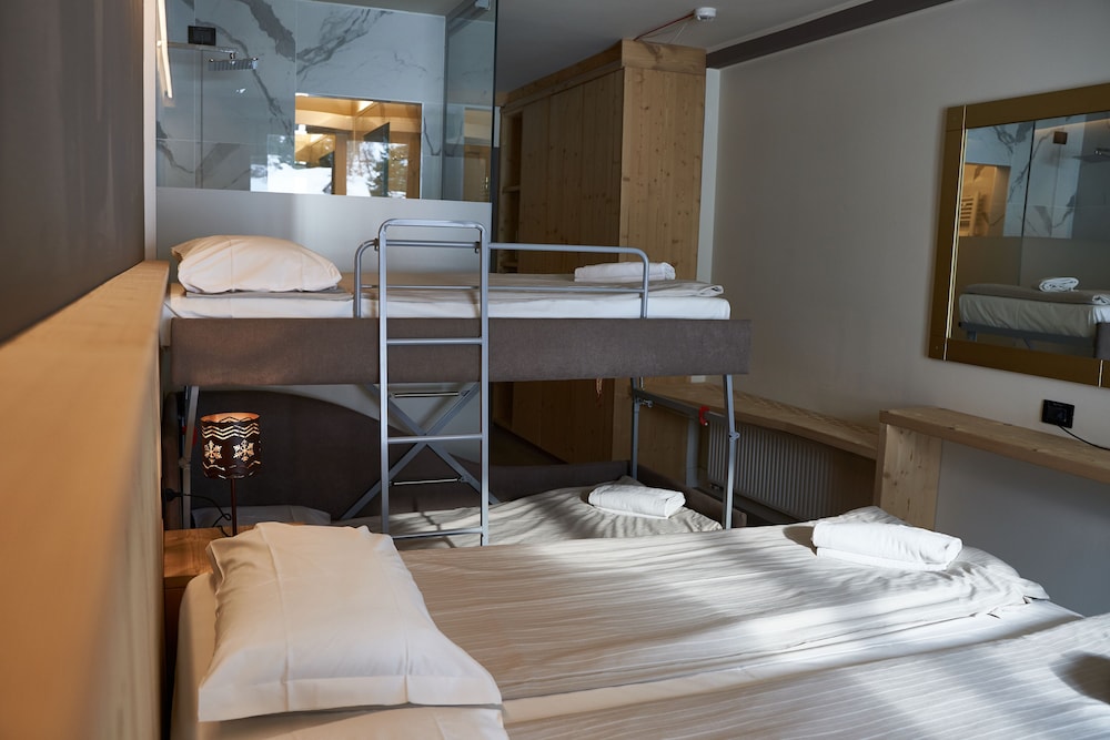 Hotel Piandineve 9/64