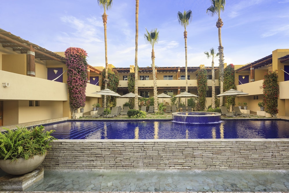 Los Patios Hotel 52/57