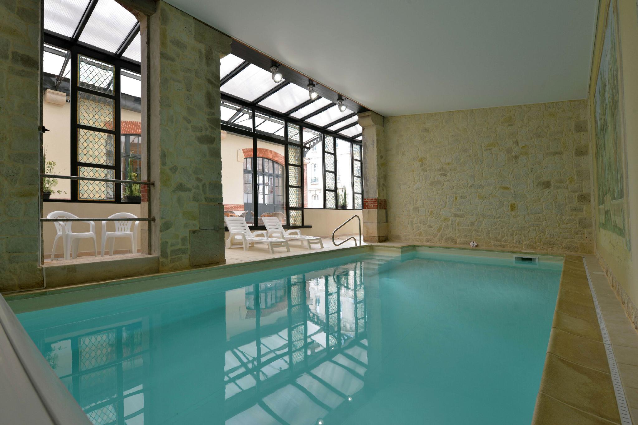 Hotel Castel Jeanson 12/23