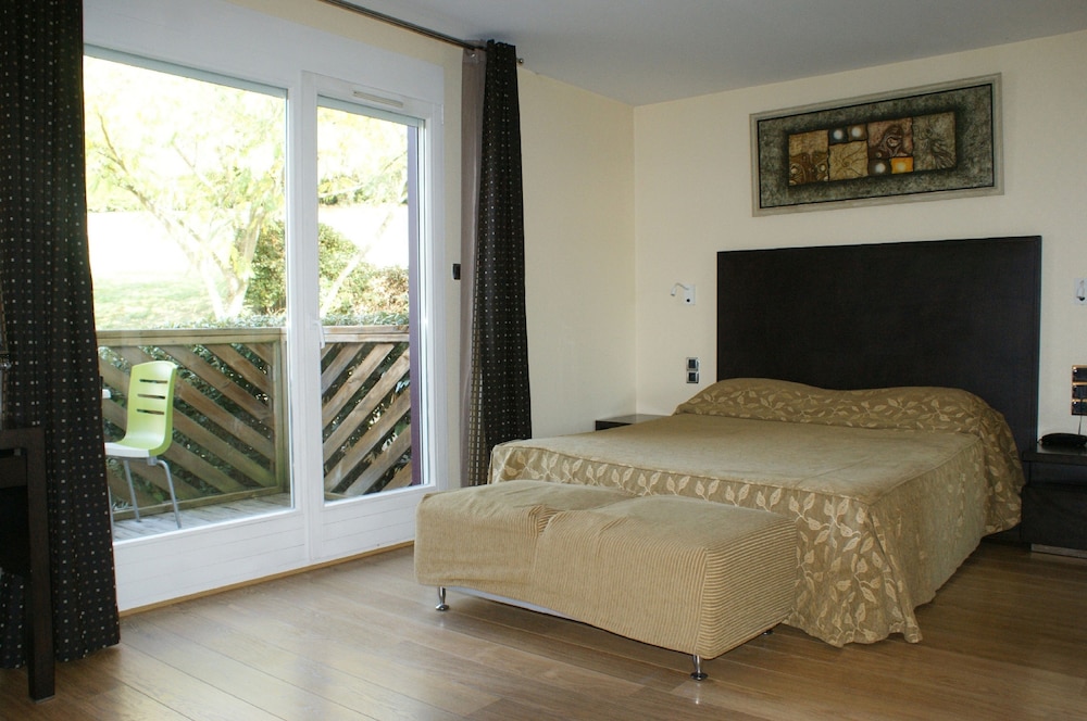 HOTEL BLANC 8/56