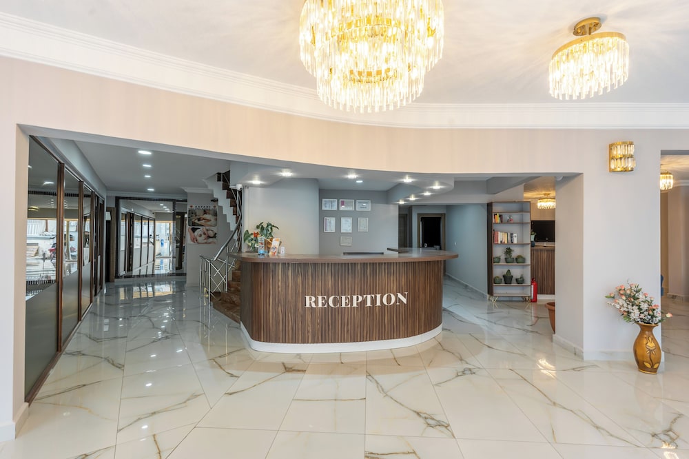 Safari Hotel 6/34