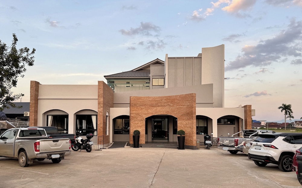 Khunyuw Hotel 54/63