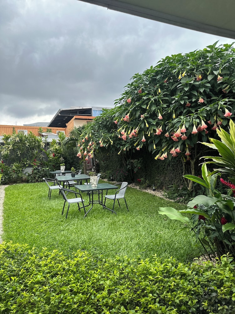 Berlor Airport Inn 44/50