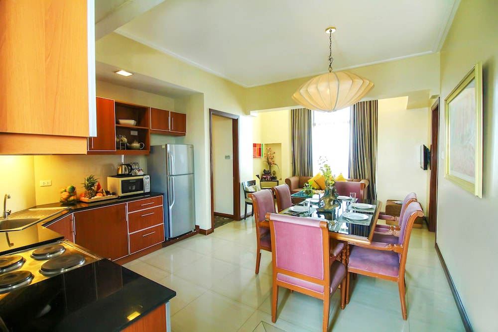Makati Palace Hotel 37/50