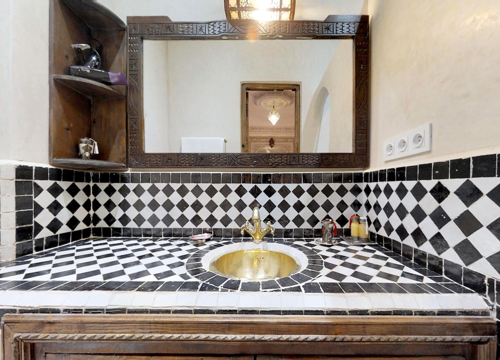 Riad Abaka 5/50