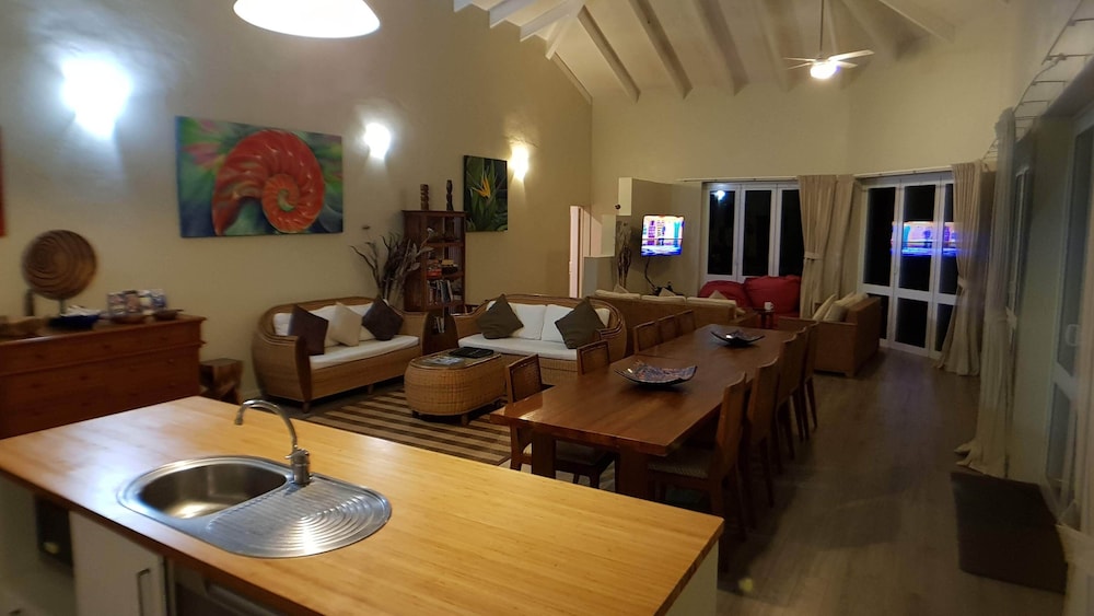 Muri Beach Resort 58/75