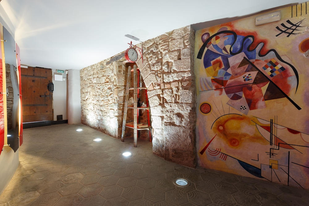 Ainb Picasso Corders Apartments 8/58