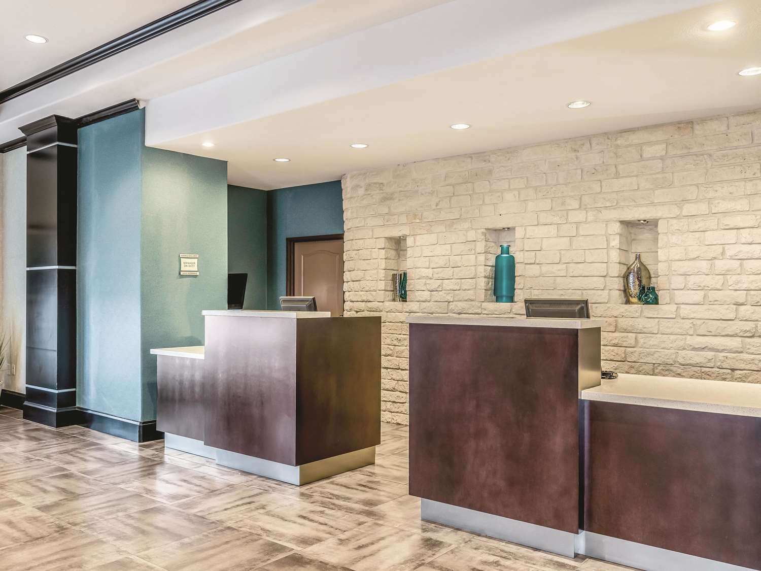 La Quinta Inn & Suites by Wyndham Dallas Grand Prairie South 14/44