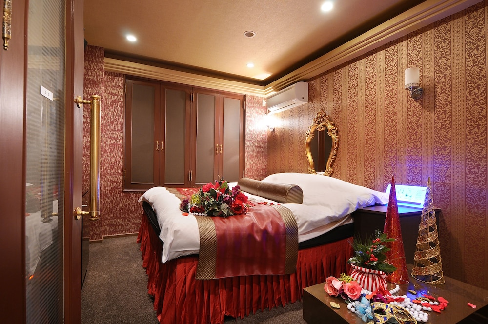 Ishidu Hotel Blan Chapel Christmas Adults Only 8/20