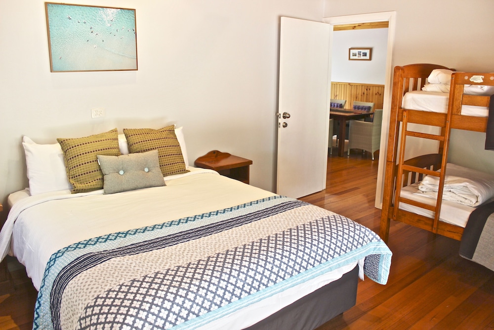 ELLENSBROOK COTTAGES 8/47