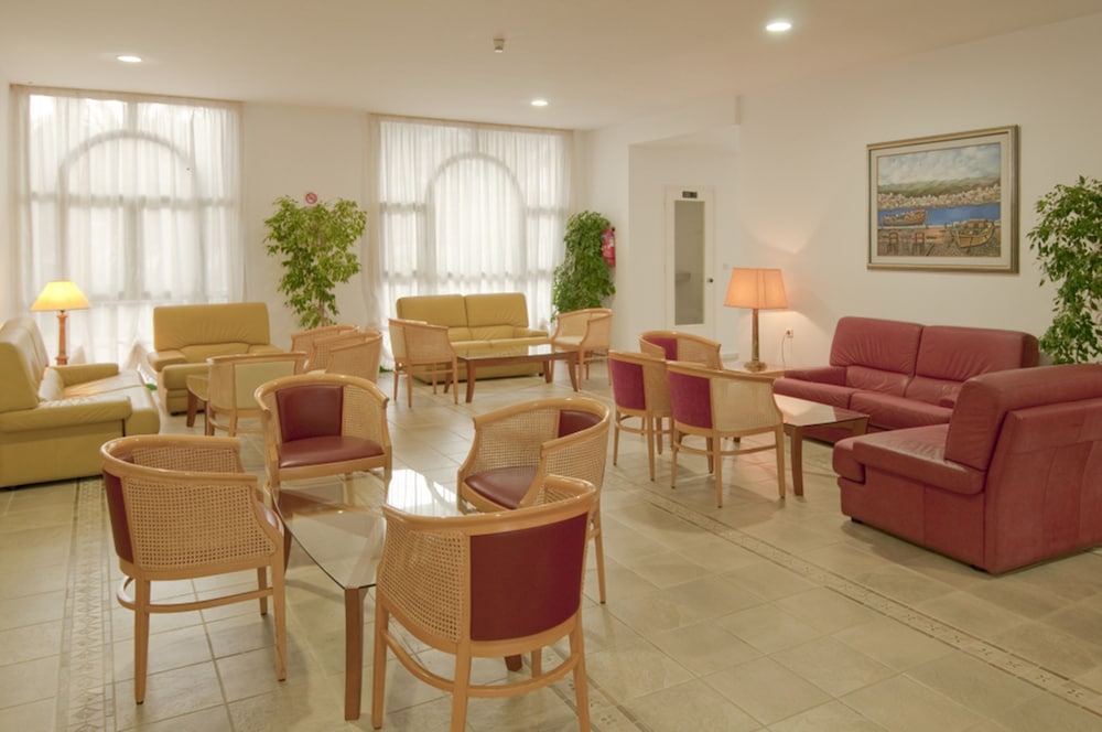 Alexandra Beach Hotel 13/37