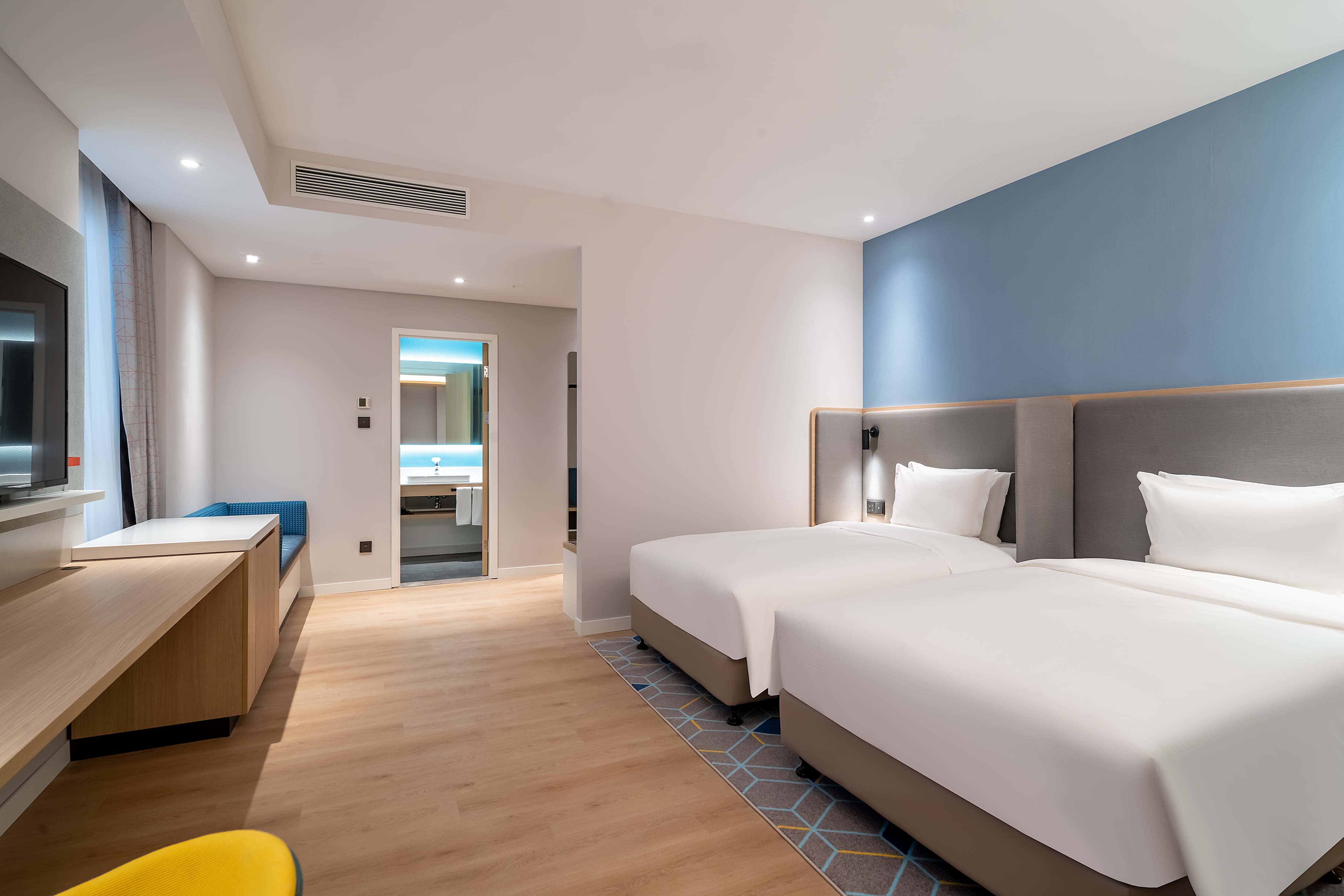 Holiday Inn Express Jinan Airport Zone 21/42
